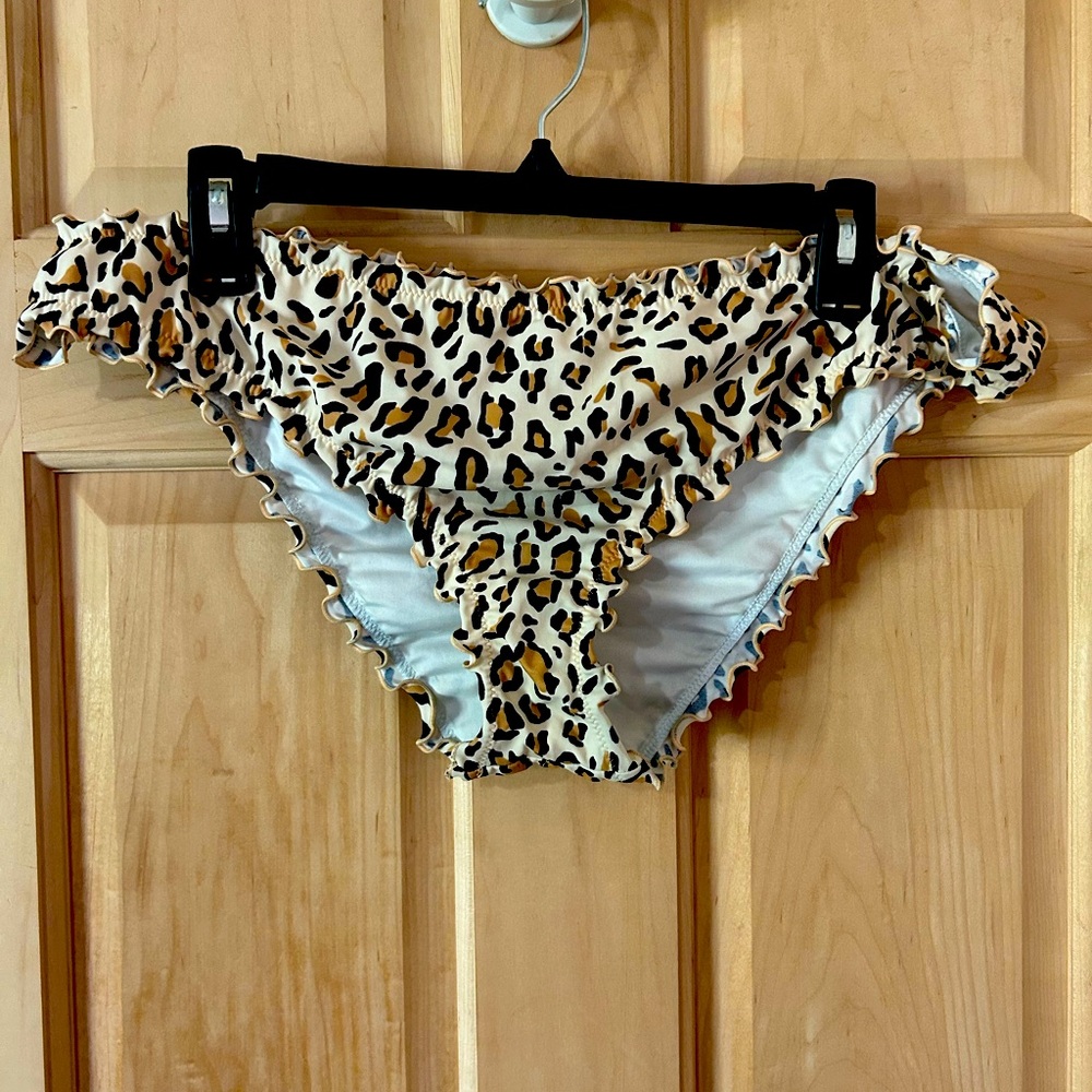 Cheeky leopard print bikini bottoms